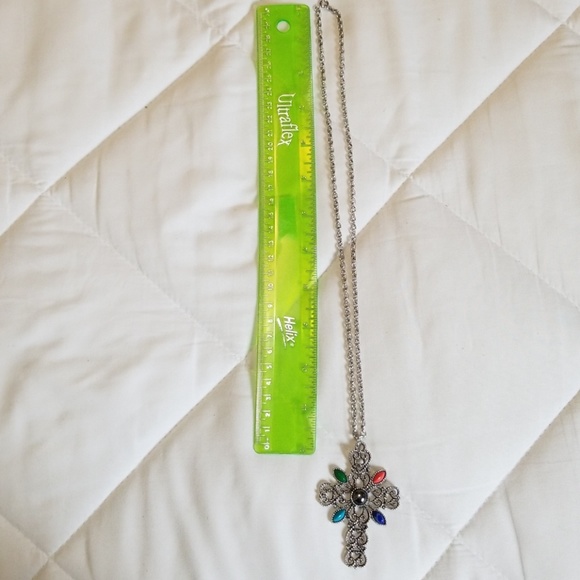 Vintage Avon Silver Filigree Cross Necklace - Picture 4 of 5